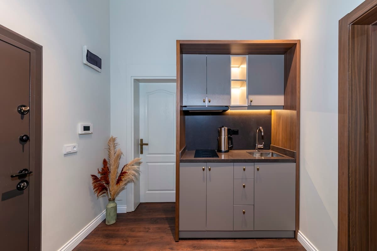 Ortaköy Merkezinde Küvetli İki Yatak Odalı Süit